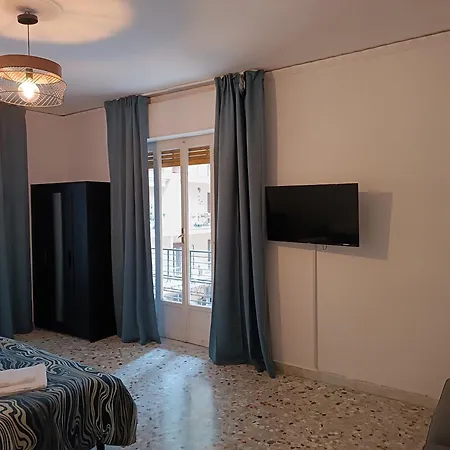 Fuorigrotta 4*