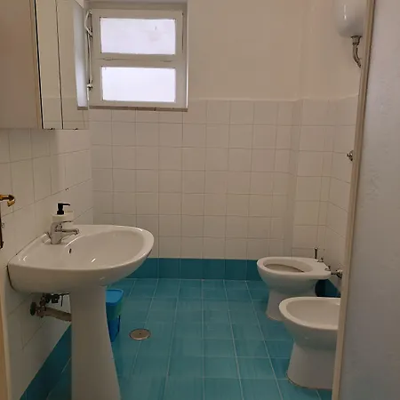 Fuorigrotta 4*