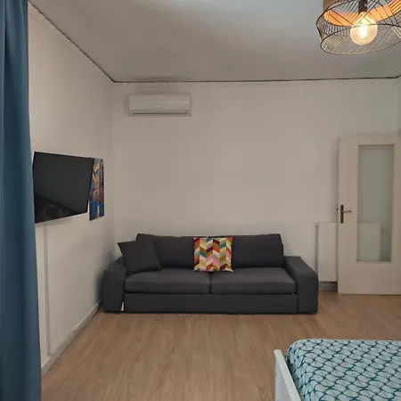 Fuorigrotta 4*