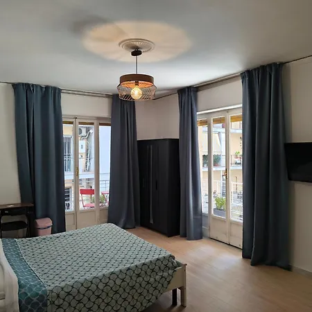 Fuorigrotta Nocleg ze śniadaniem 4*